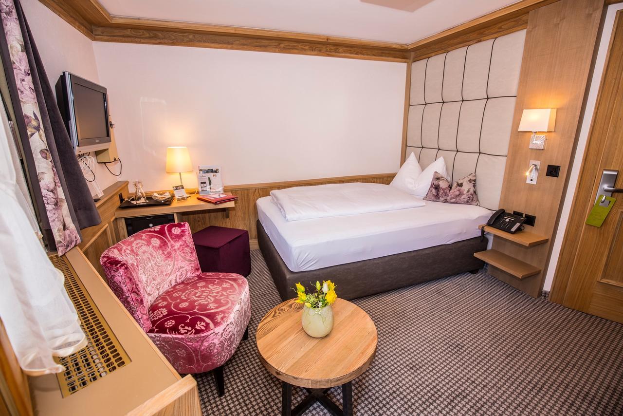 Standard Double Room with Balcony - Annex,663762849:JPEG